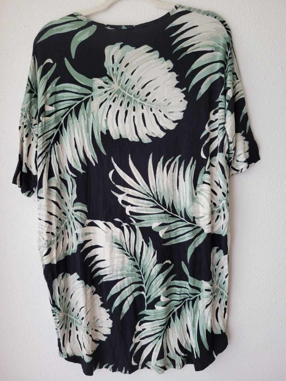 LuLaRoe Irma XS Tropical Palm Leaf Tunic Top Black Green High Low Stretch Knit - Picture 2 of 8